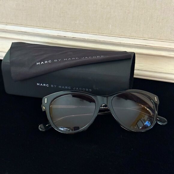 Marc by Marc Jacobs Black with gray lenses NWOT - Picture 2 of 9